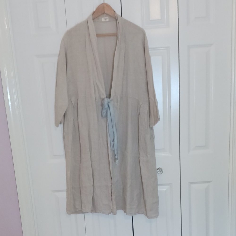 Elegant Cream Kimono with Tie - Picture 3 of 10